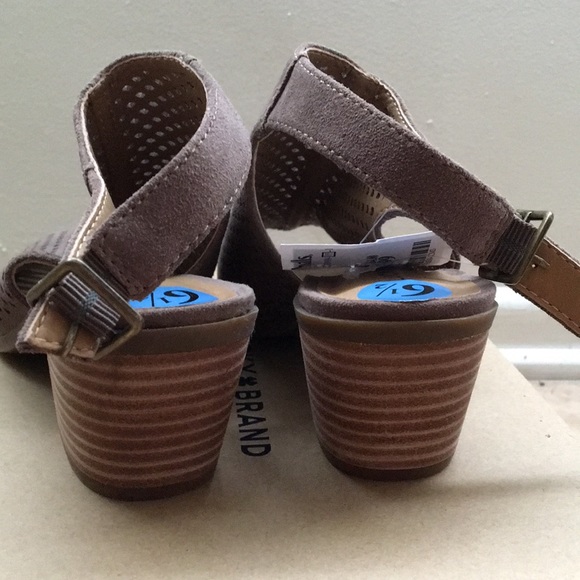 Lucky Brand oiled faux suede low-heels - Picture 12 of 12